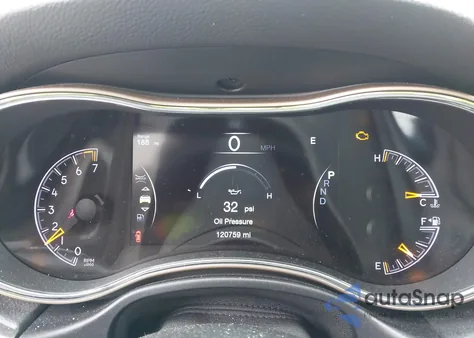 2017 Jeep Grand Cherokee Laredo 4X4 z USA, uszkodzony, nr VIN 1C4RJFAG0HC963705